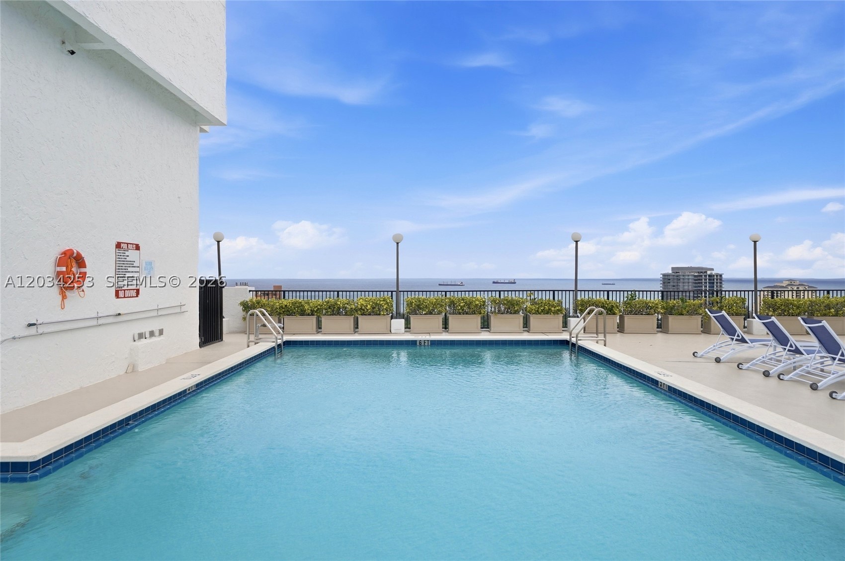 CORINTHIAN ON THE INTRACO - Residential