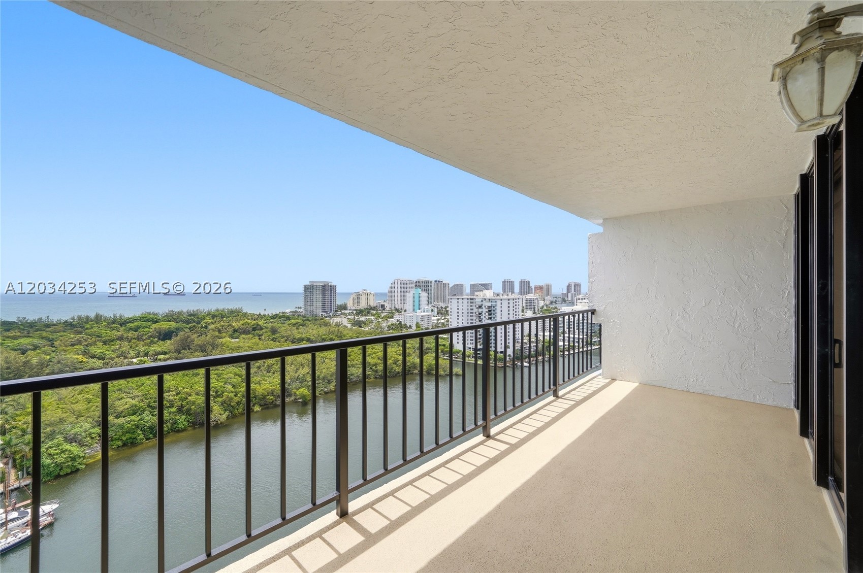 CORINTHIAN ON THE INTRACO - Residential