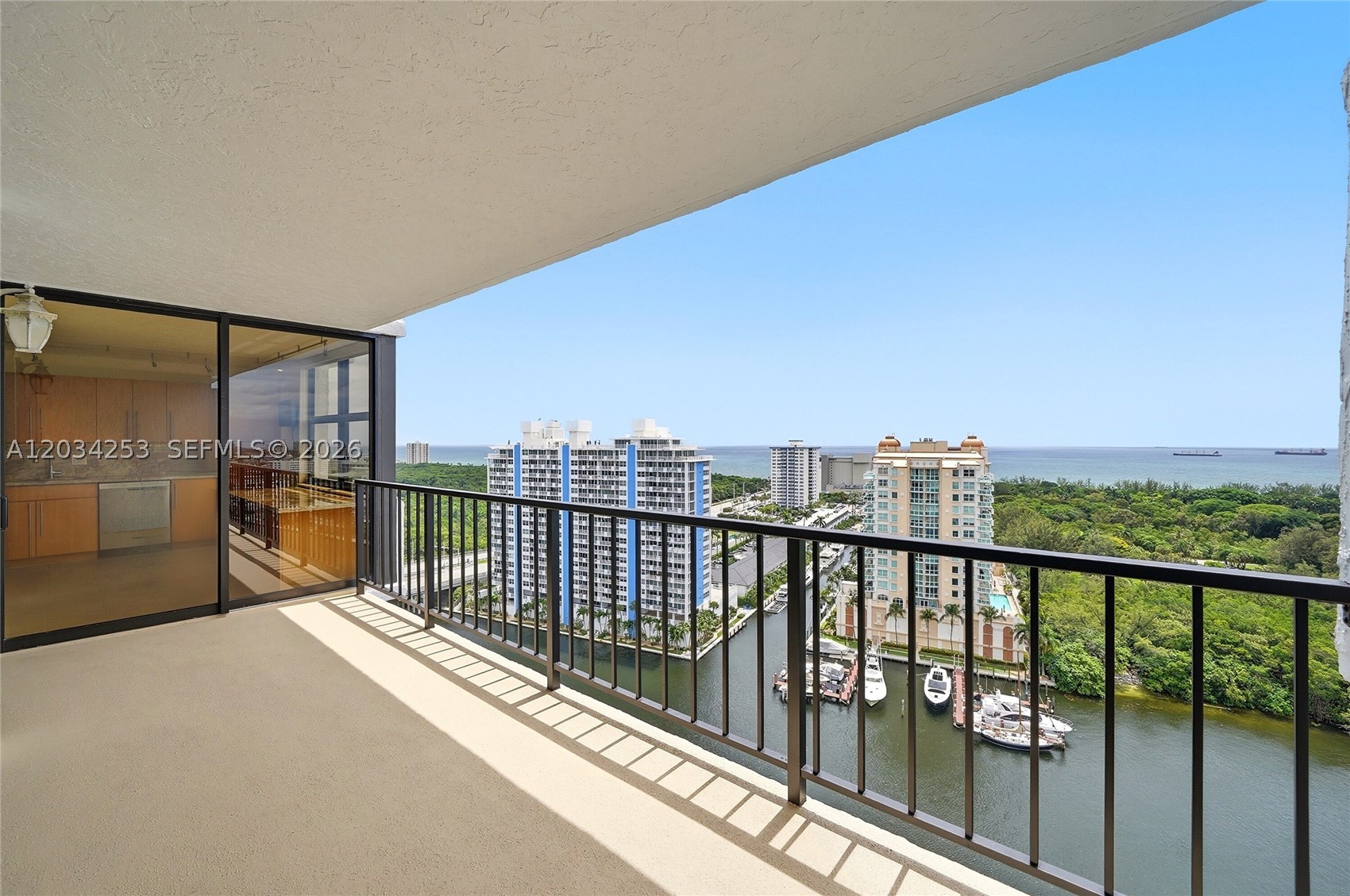 CORINTHIAN ON THE INTRACO - Residential
