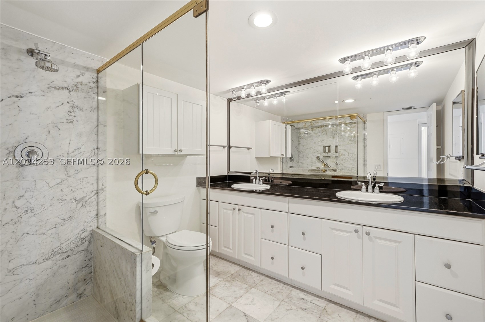 CORINTHIAN ON THE INTRACO - Residential