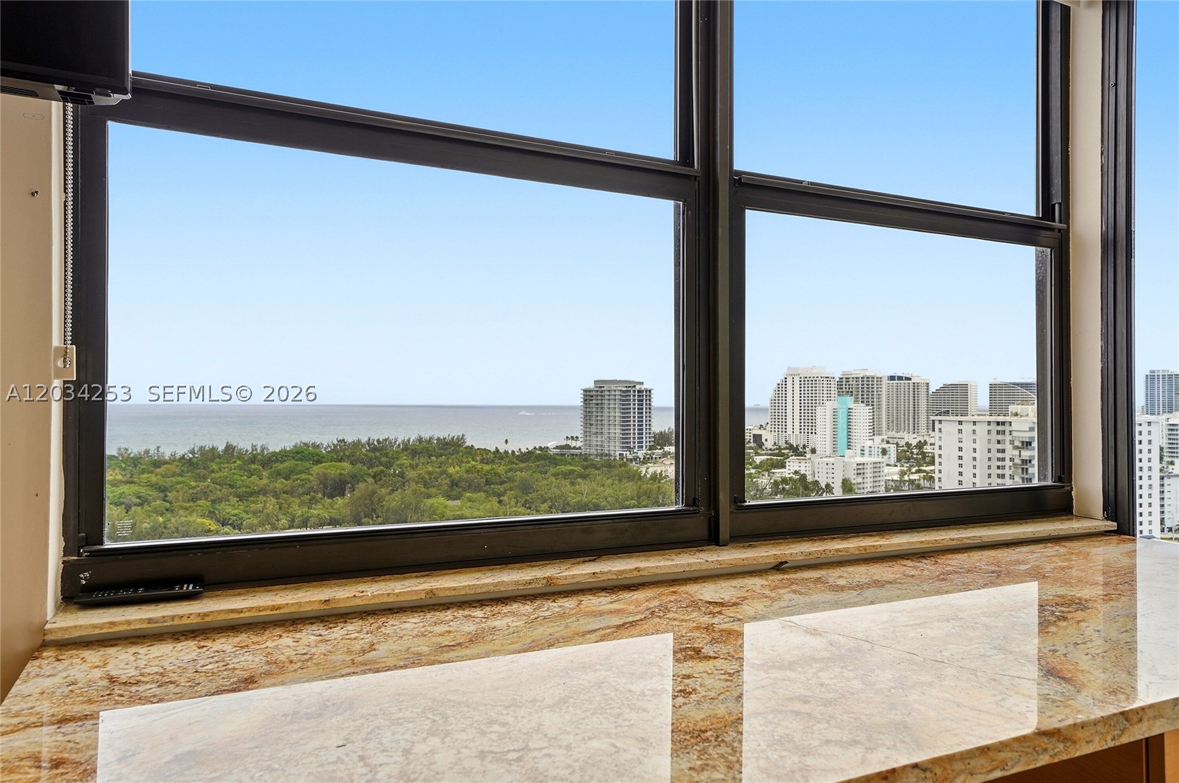 CORINTHIAN ON THE INTRACO - Residential