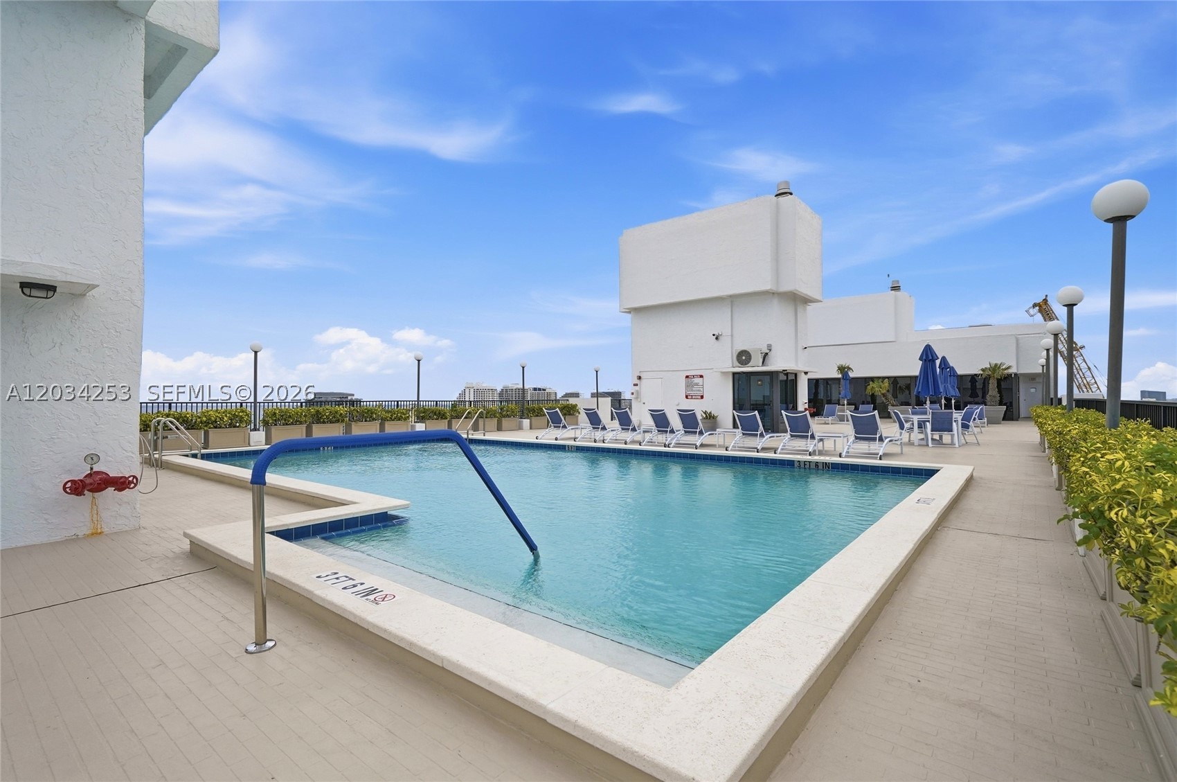 CORINTHIAN ON THE INTRACO - Residential