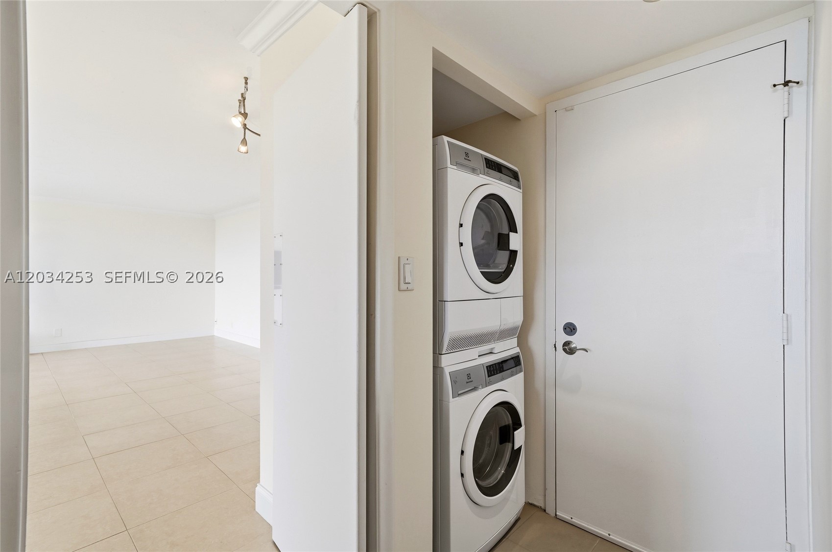 CORINTHIAN ON THE INTRACO - Residential