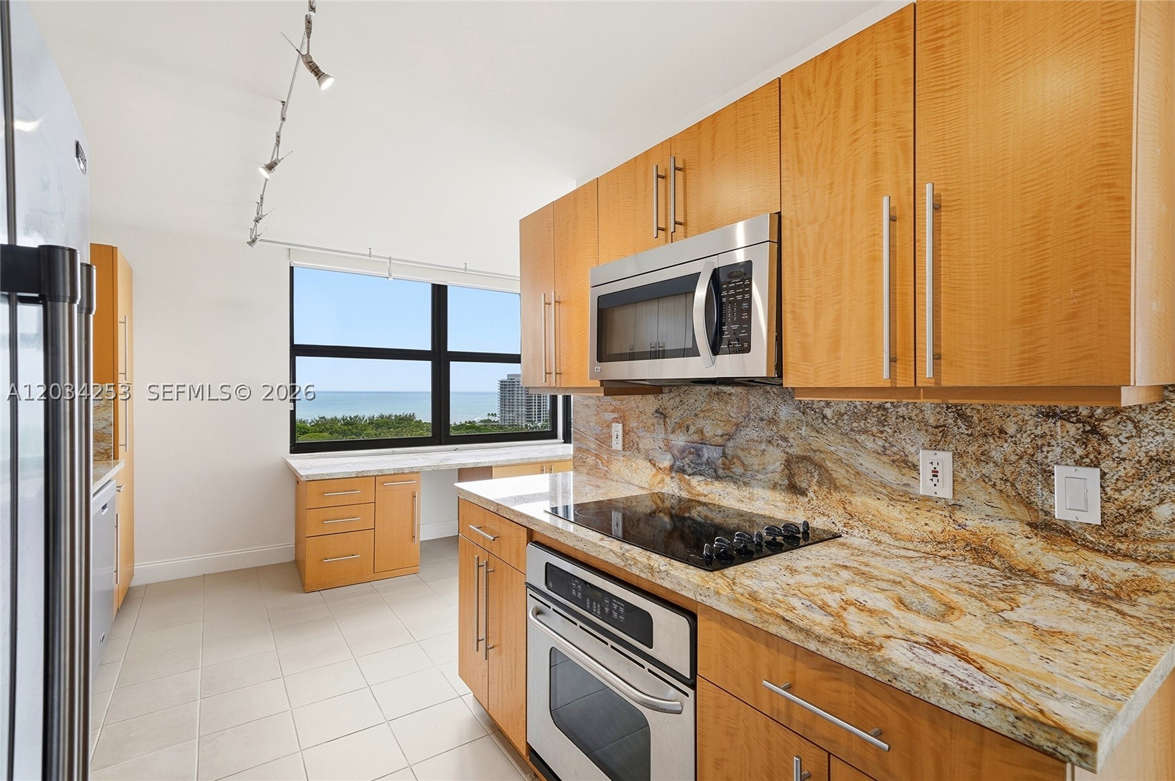 CORINTHIAN ON THE INTRACO - Residential