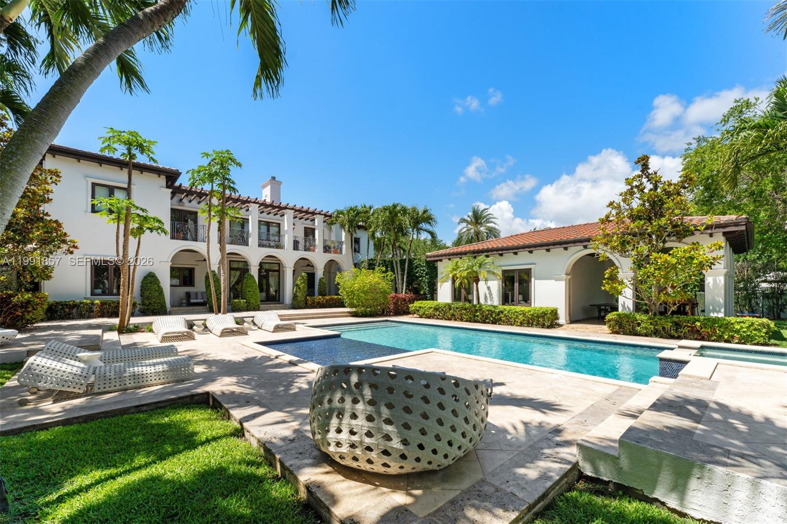 TOWN & RANCH ESTS - Residential