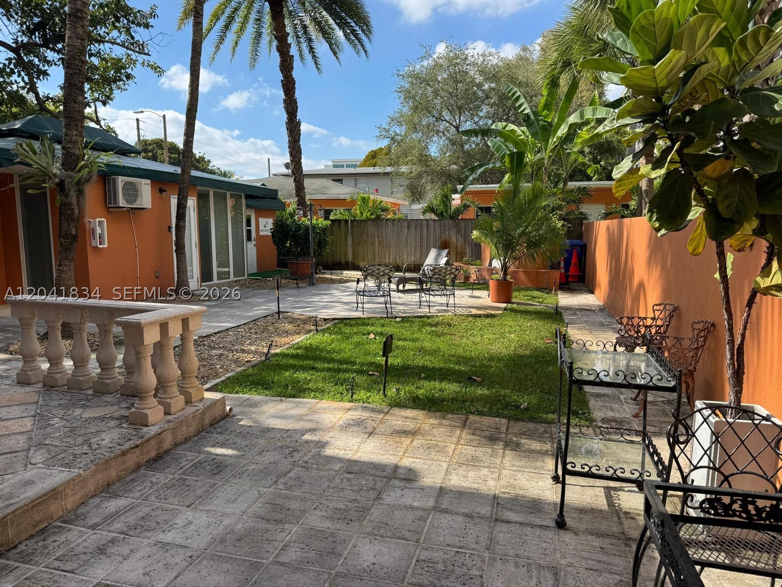 LAWRENCE ESTATE LAND COS - Residential Lease