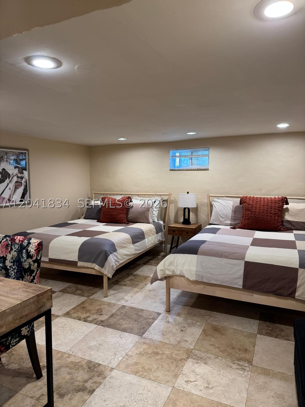 LAWRENCE ESTATE LAND COS - Residential Lease