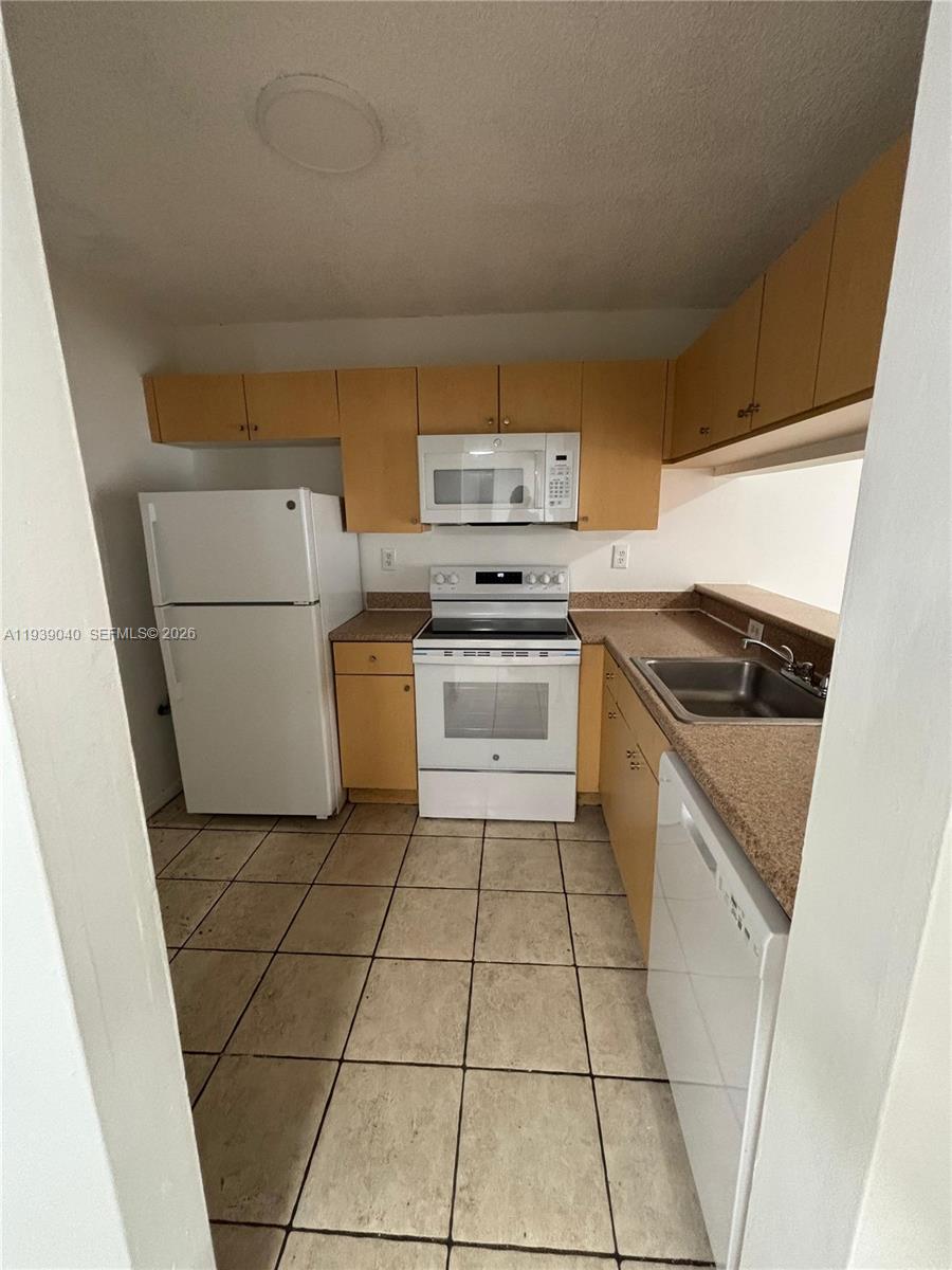 ST ANDREWS PALM BEACH CON - Residential Lease