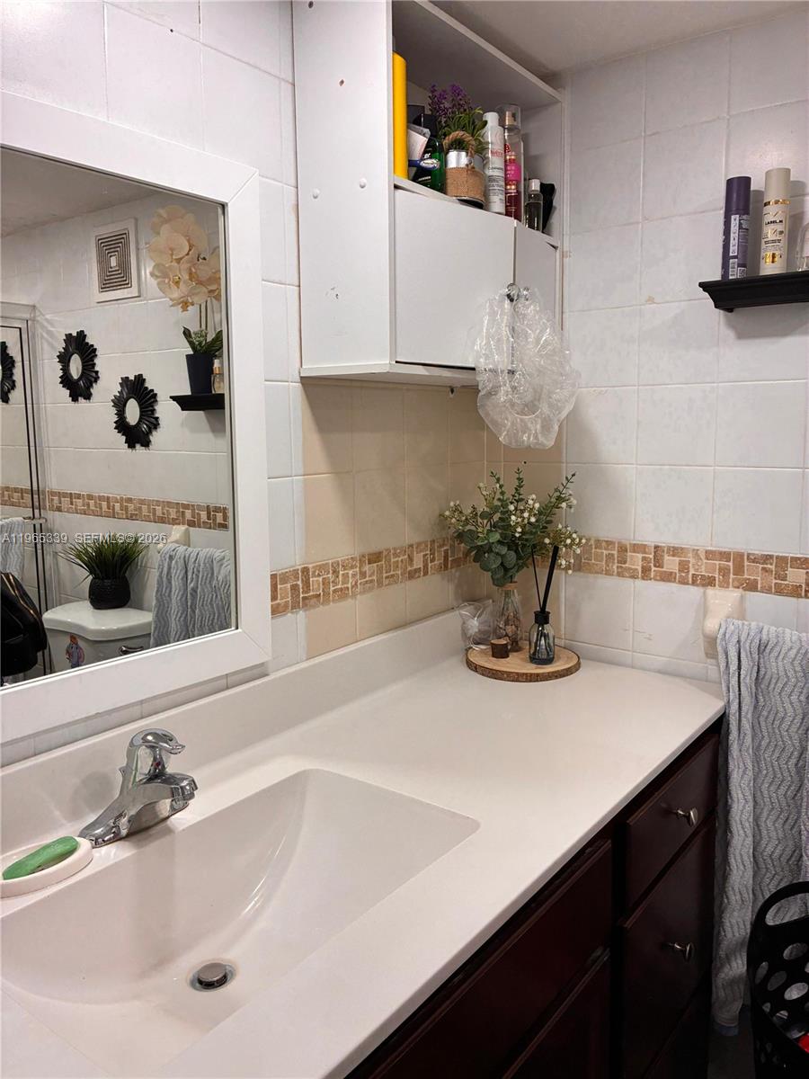 LOS ARBOLES CONDO - Residential