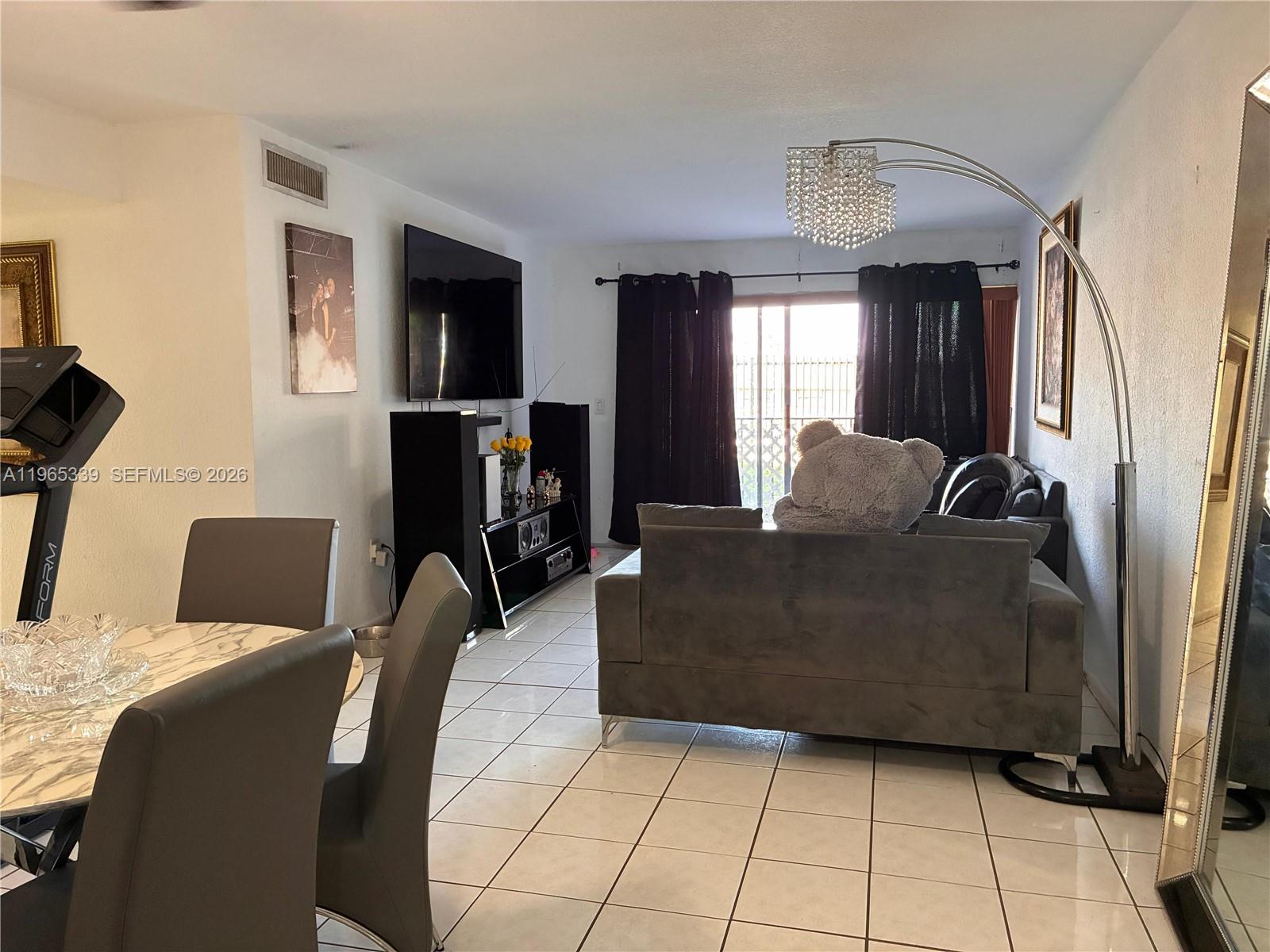 LOS ARBOLES CONDO - Residential