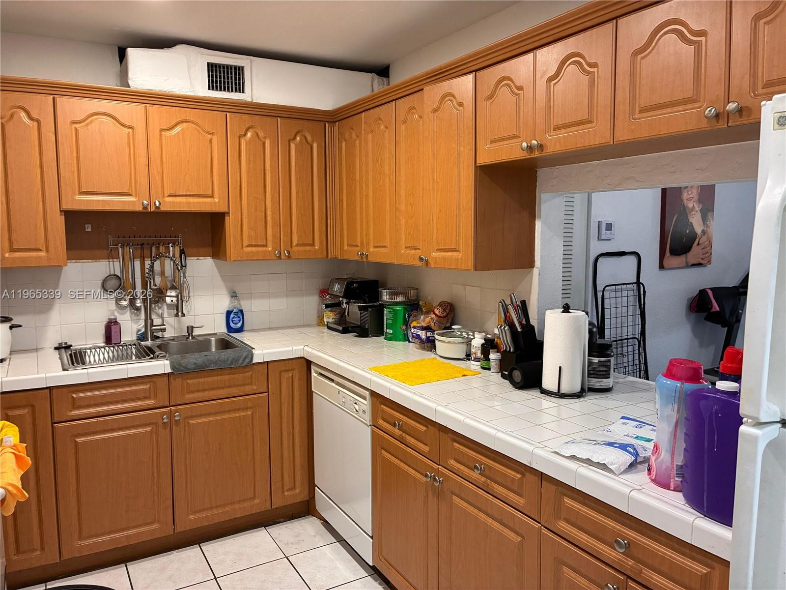 LOS ARBOLES CONDO - Residential