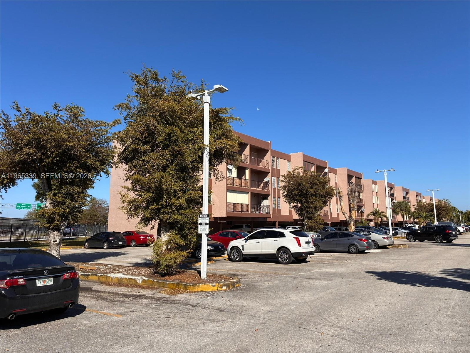 LOS ARBOLES CONDO - Residential