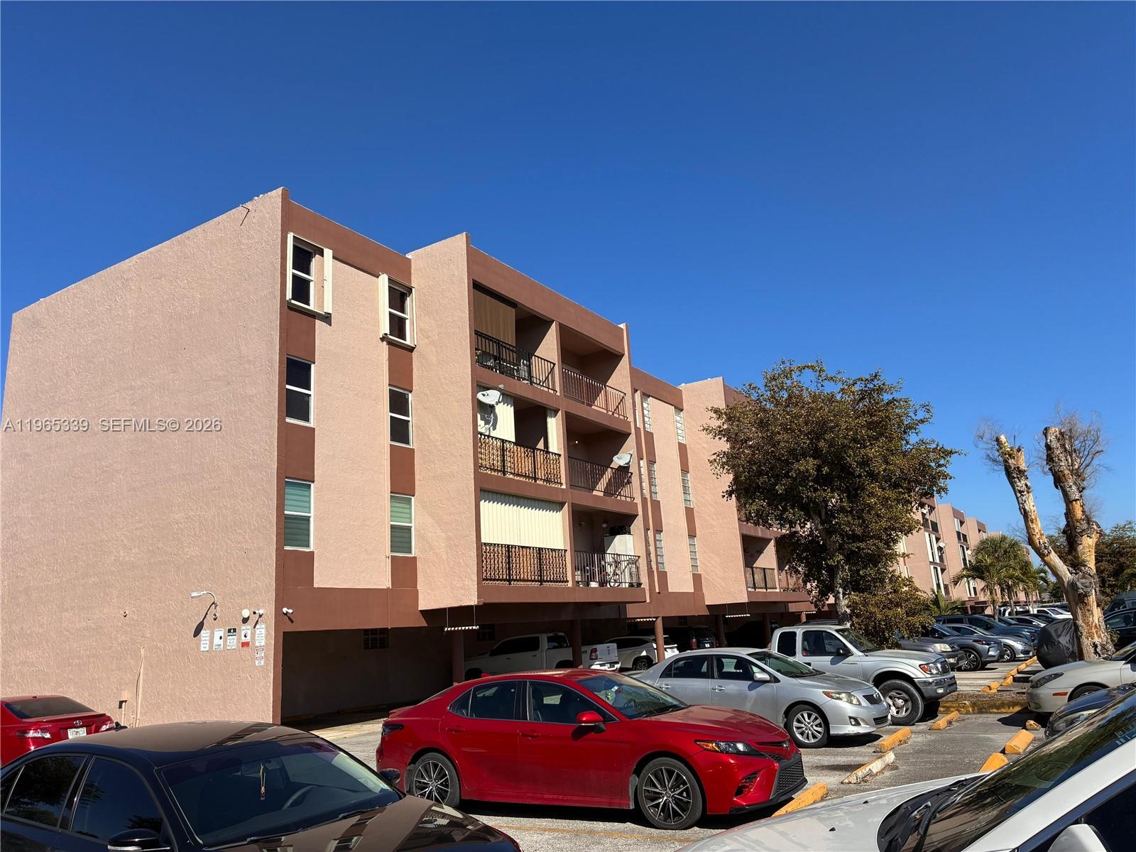 LOS ARBOLES CONDO - Residential