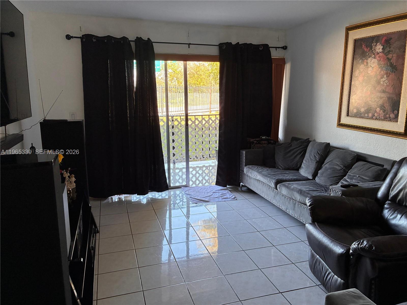LOS ARBOLES CONDO - Residential