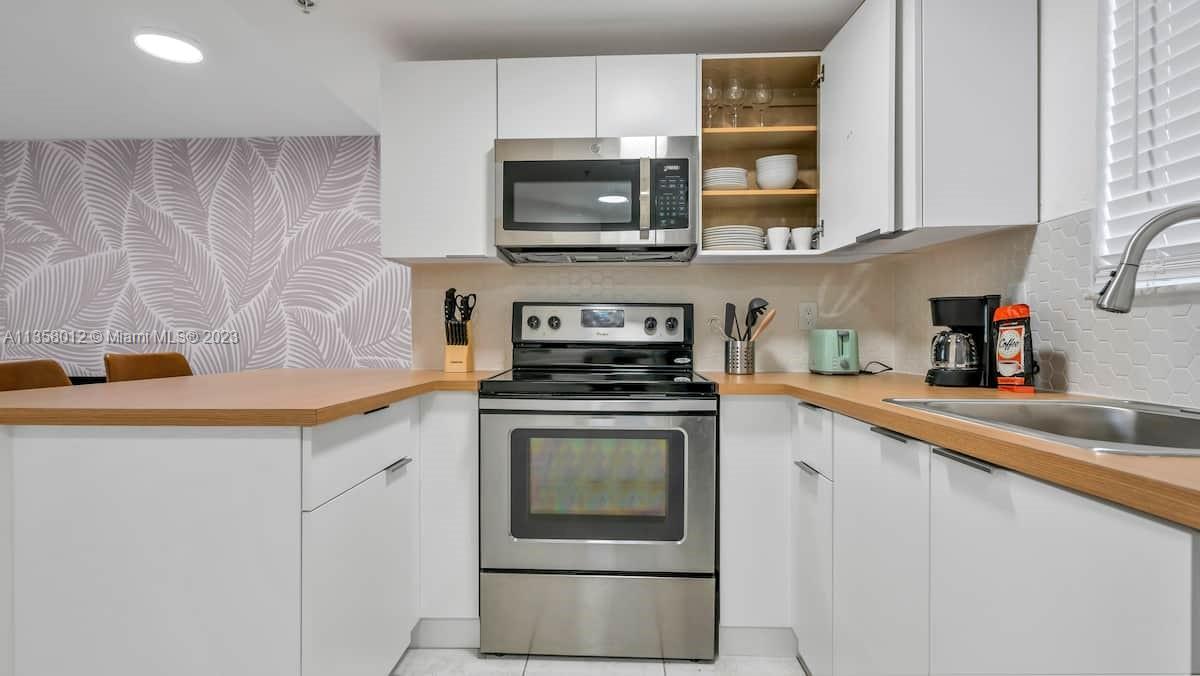 LAWRENCE ESTATE LAND CO - Residential Lease