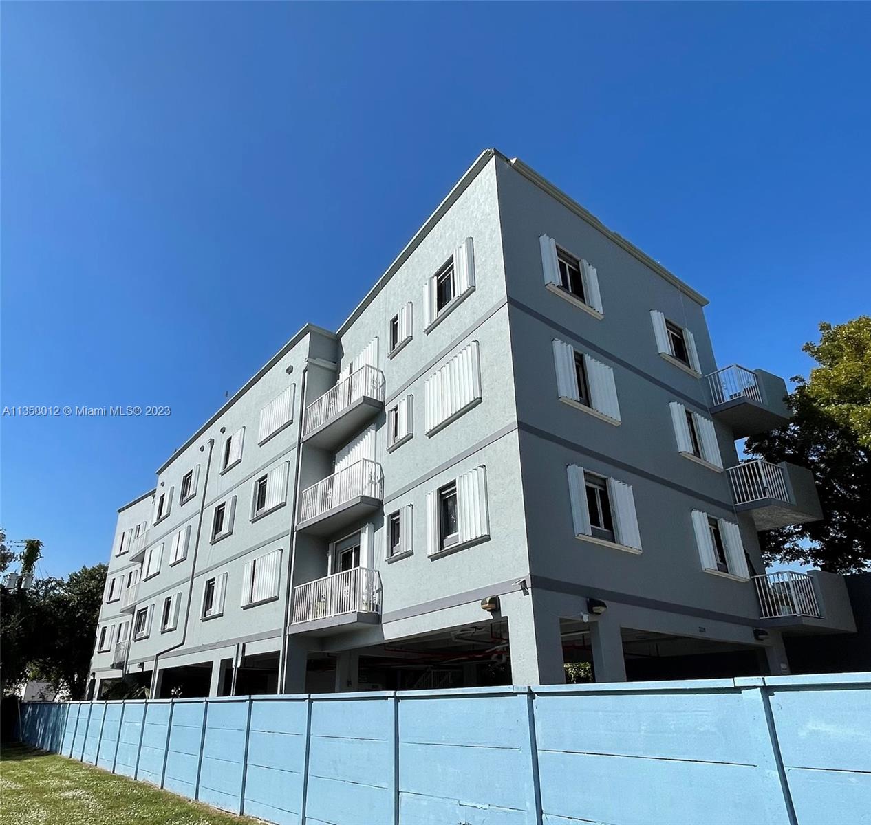 LAWRENCE ESTATE LAND CO - Residential Lease
