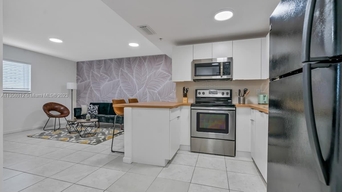 LAWRENCE ESTATE LAND CO - Residential Lease