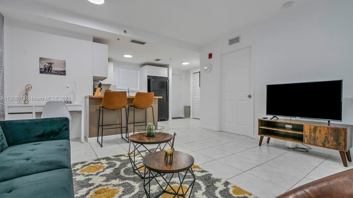 LAWRENCE ESTATE LAND CO - Residential Lease