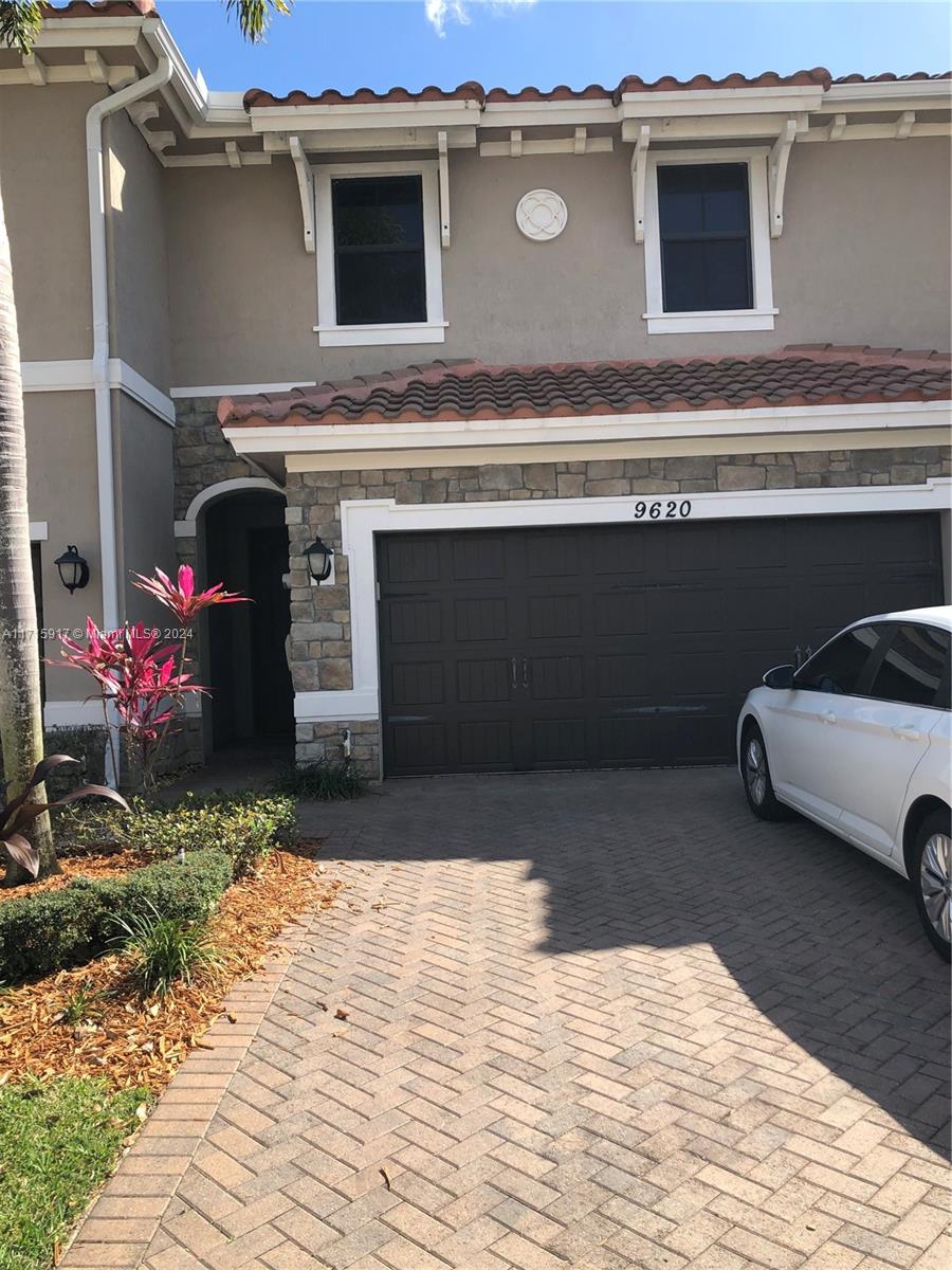 LOCATION PRESTIGE BEAUTIFUL 3 BEDROOMS 2 BATHROOMS 2 CAR GARAGE TOWNHOUSE IN TOWN PARC MIRALAGO. MARVELOUS CLUB HOUSE ALL AMENITIES. NEAR MAJORR HIGHWAYS, SHOPPING CENTERS ABD MALLS. GATED KIDS PLAYGROUND. COMMUNITY POOL. HURRICANE IMPACT WINDOWS AND DOORS. READY FOR NEW TENANTS.