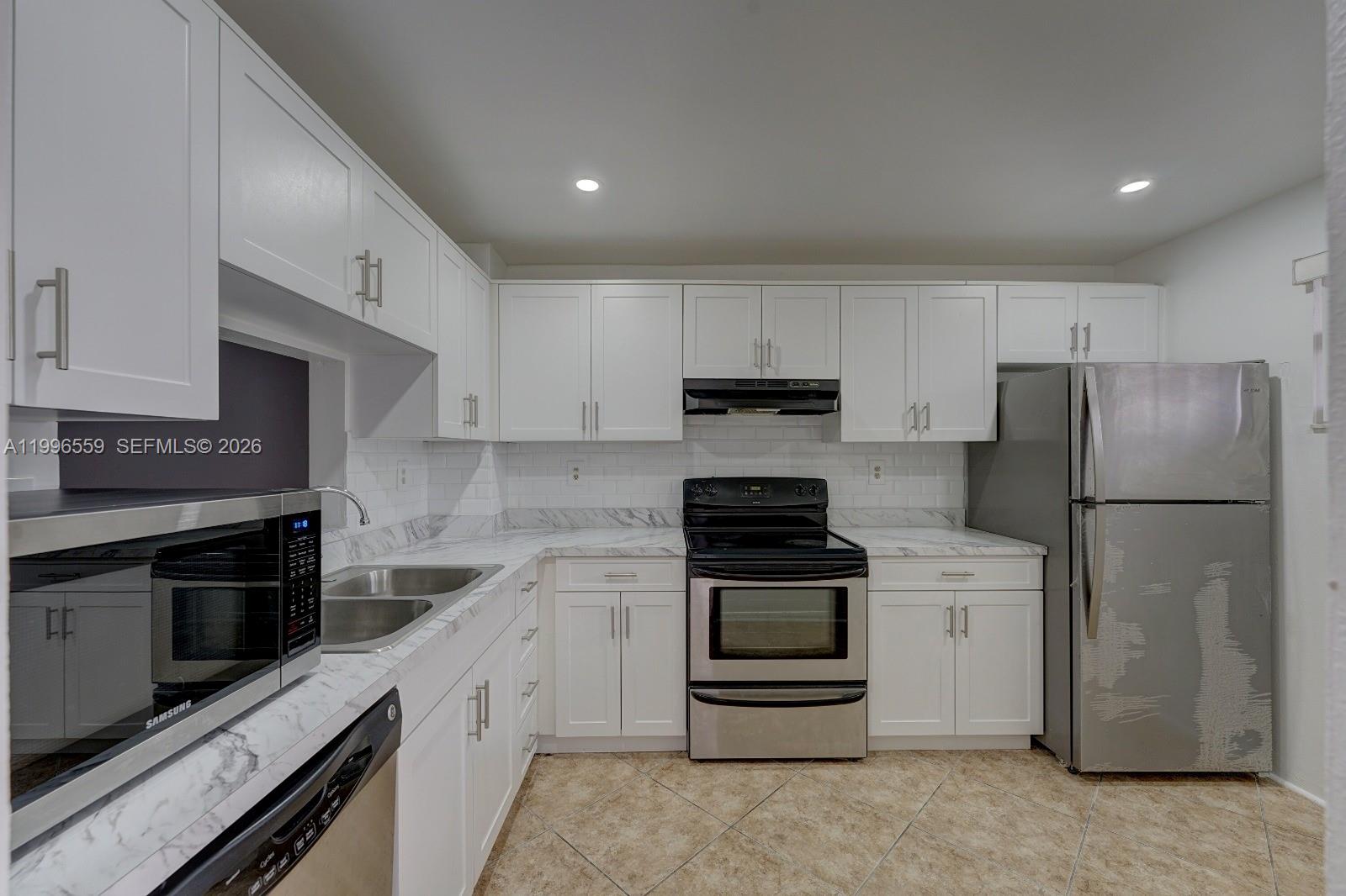 SHERWOOD SQUARE CONDOMINI - Residential
