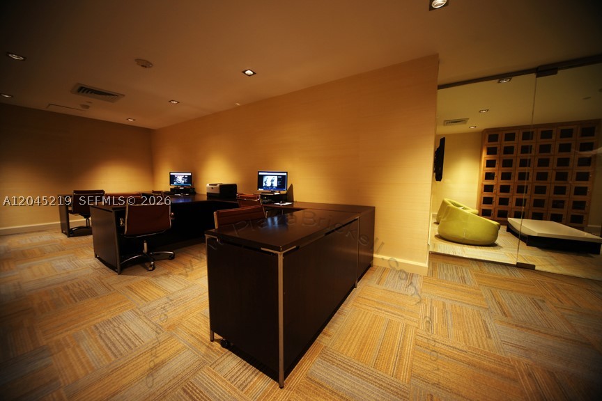 THE PLAZA 851 BRICKELL CO - Residential Lease