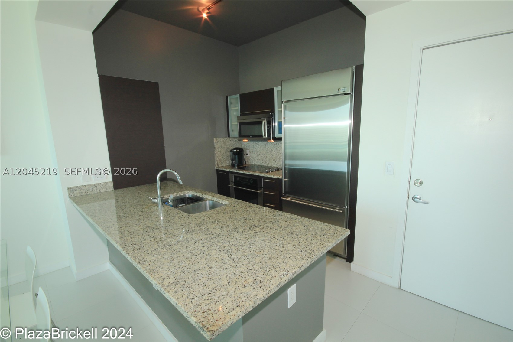 THE PLAZA 851 BRICKELL CO - Residential Lease