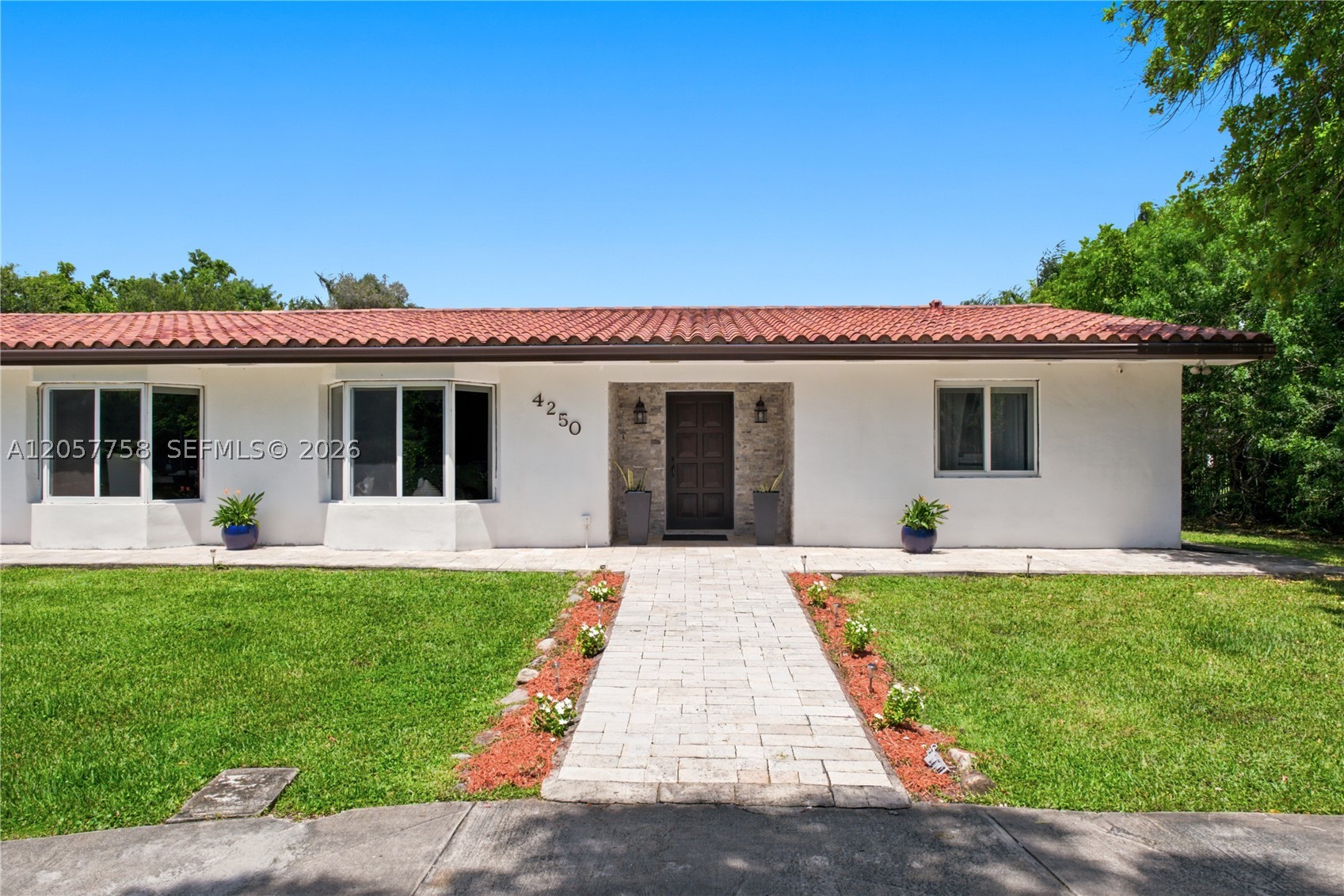 COUNTRY CLUB RANCHES SEC - Residential