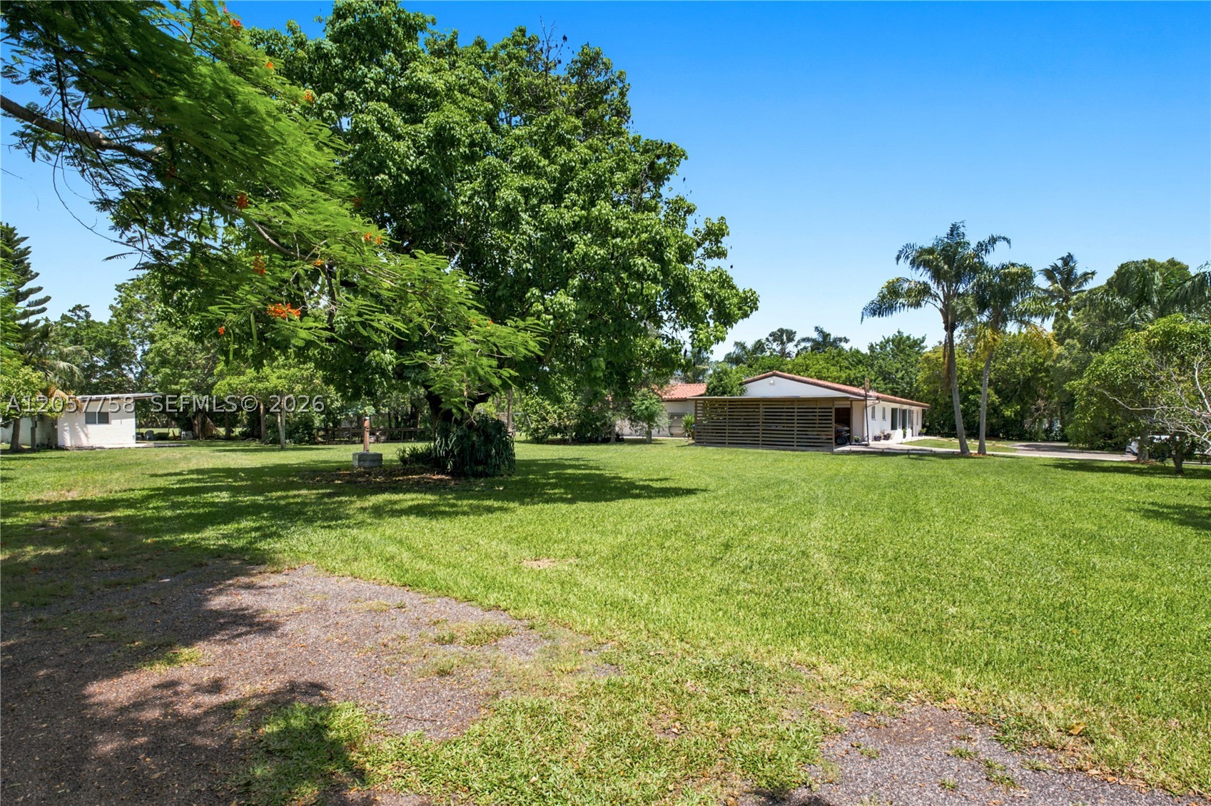 COUNTRY CLUB RANCHES SEC - Residential