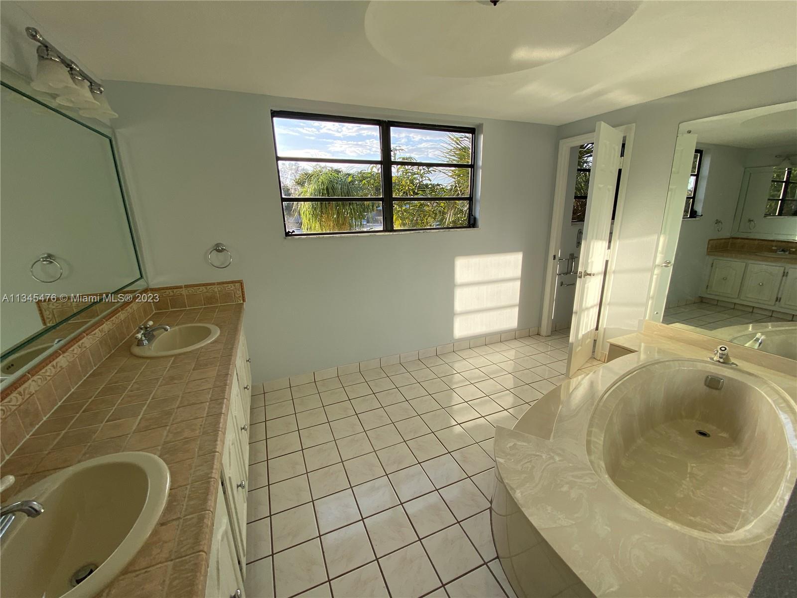 MIAMI LAKES LOCH LOMOND E - Residential