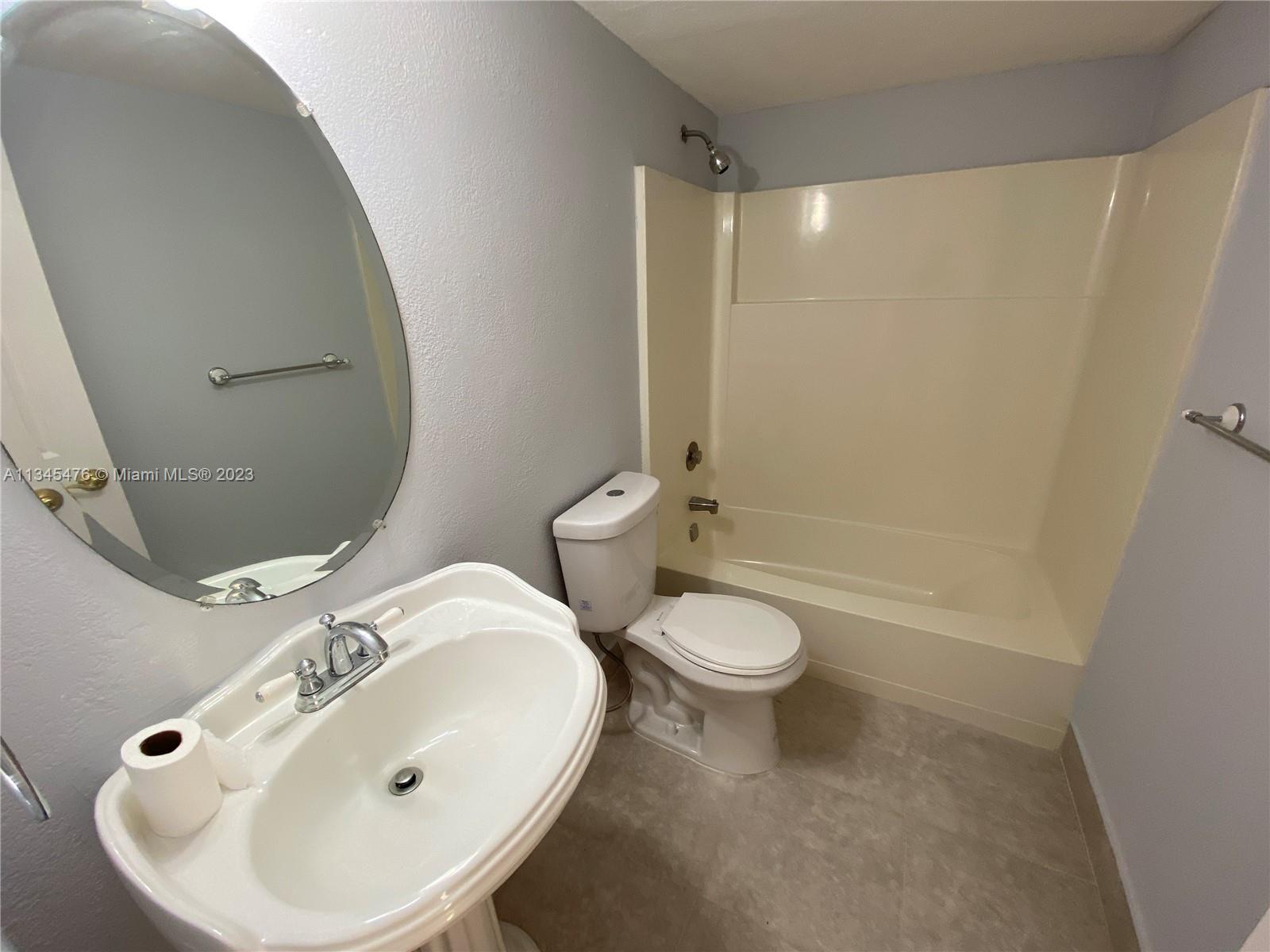 MIAMI LAKES LOCH LOMOND E - Residential