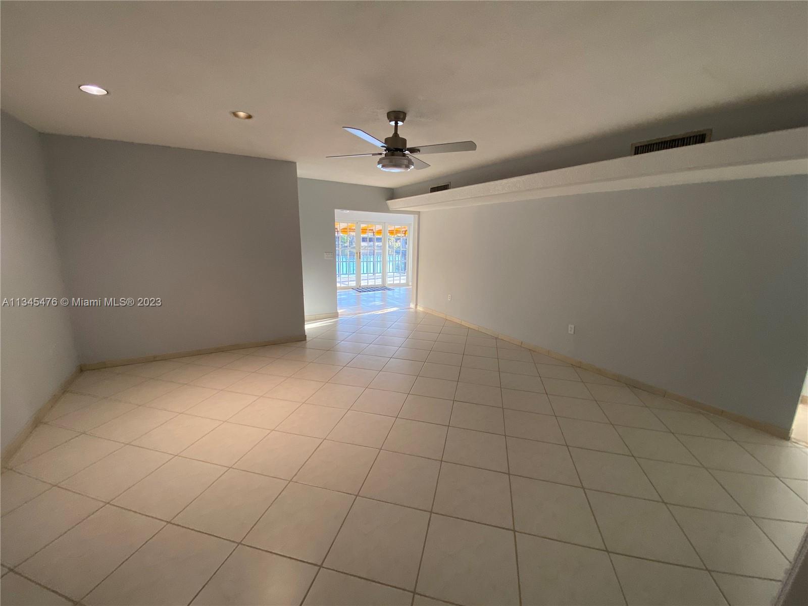 MIAMI LAKES LOCH LOMOND E - Residential