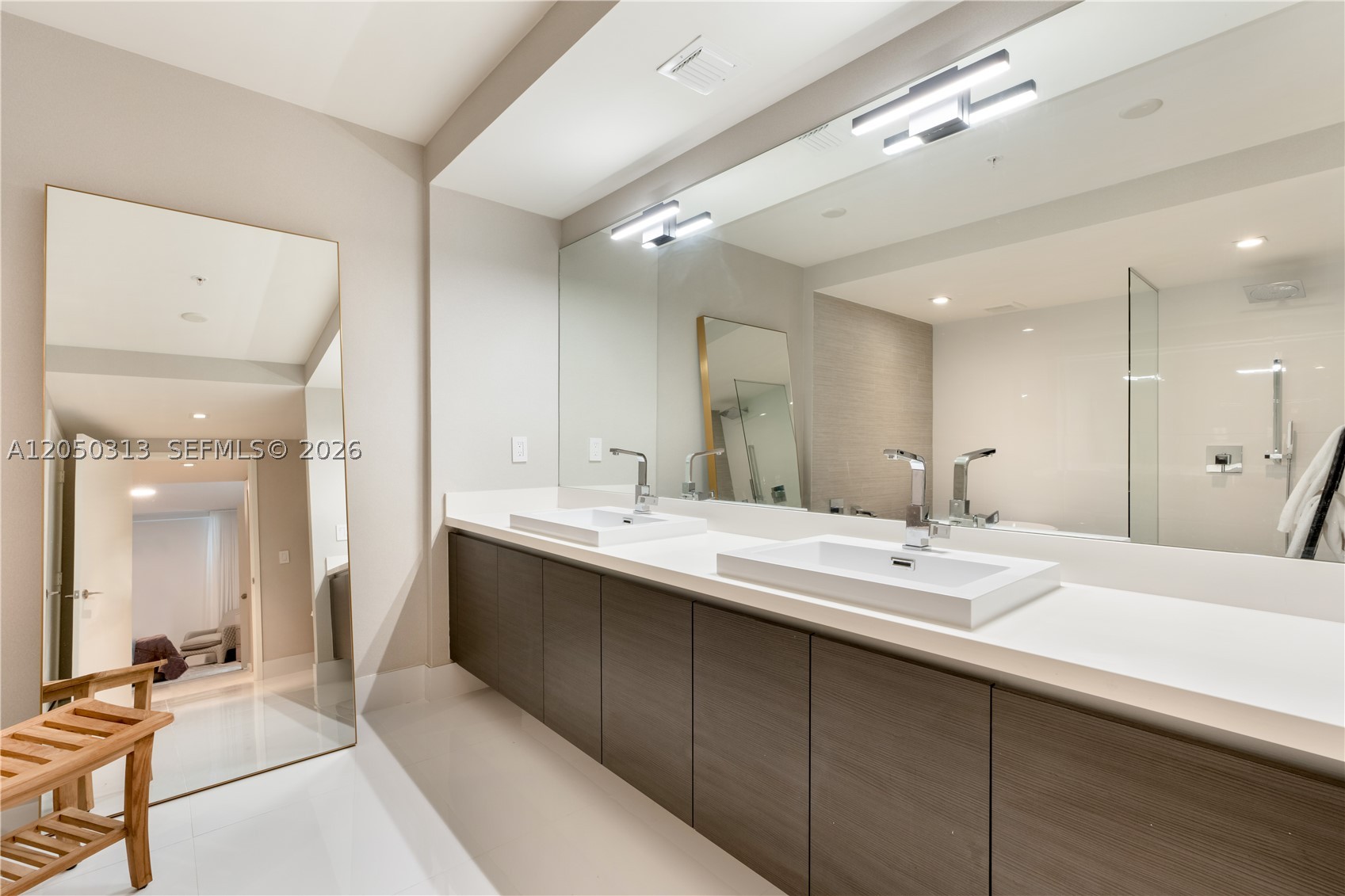 PARQUE TOWERS CONDO - Residential Lease