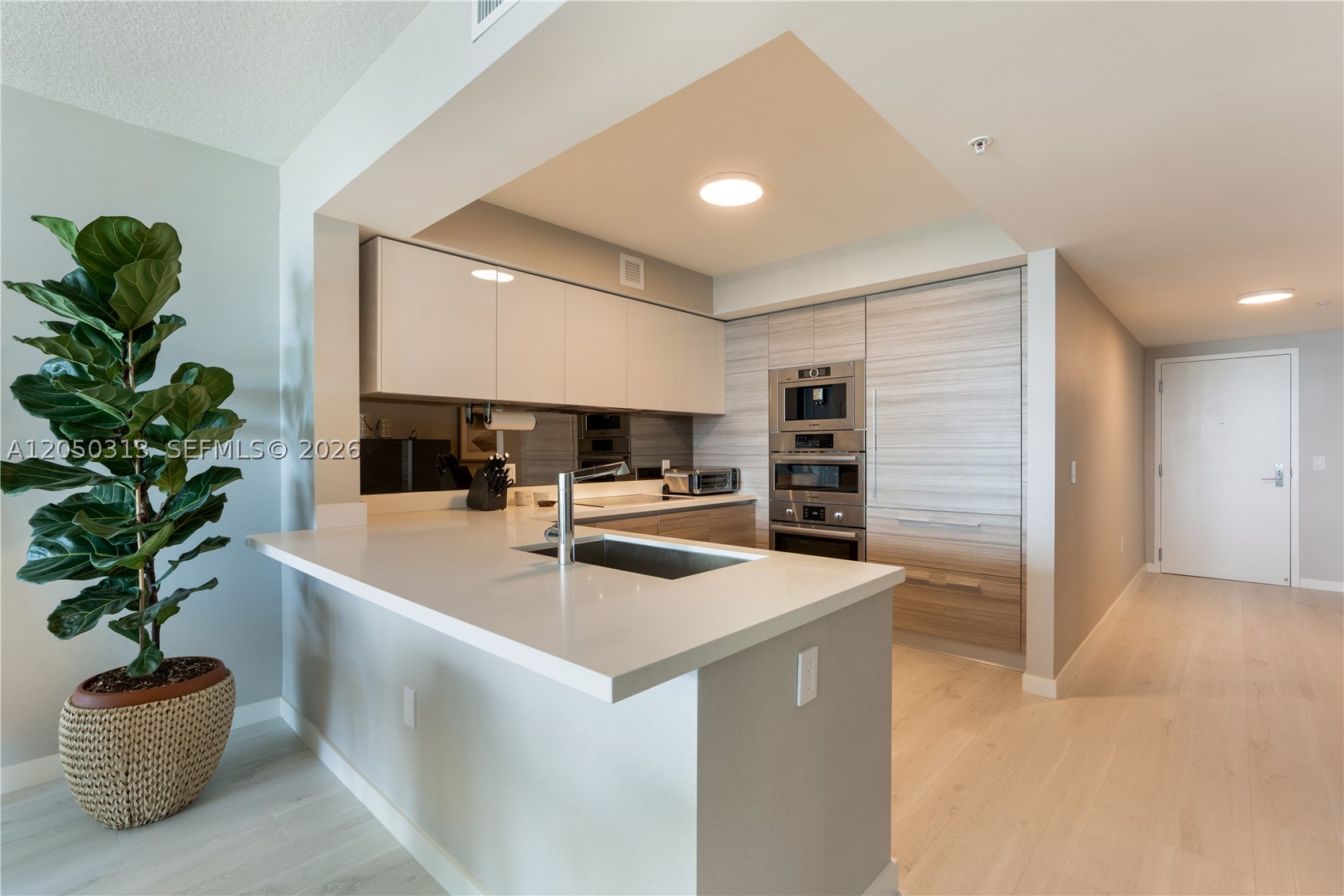 PARQUE TOWERS CONDO - Residential Lease