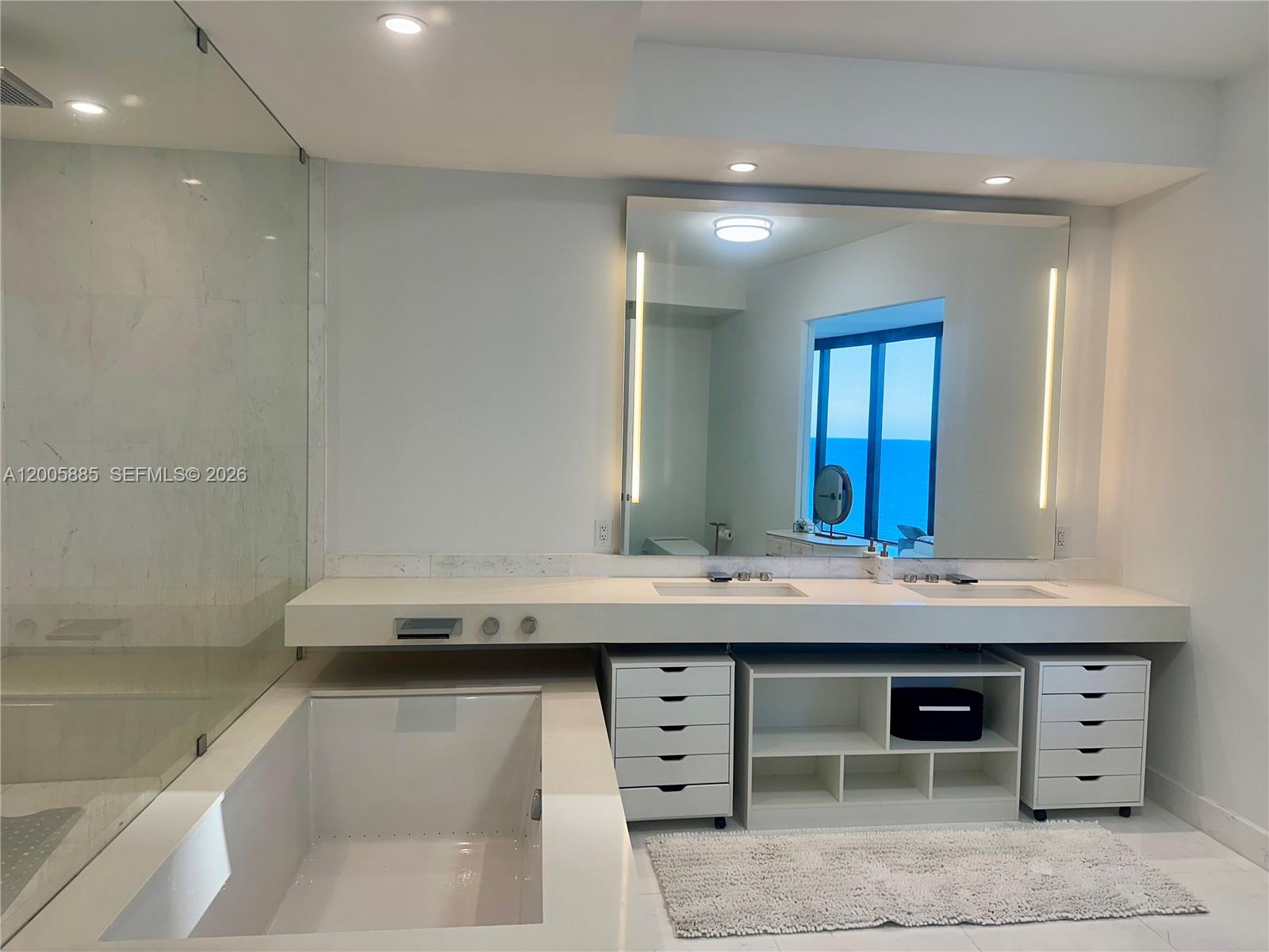 18555 COLLINS AVENUE COND - Residential