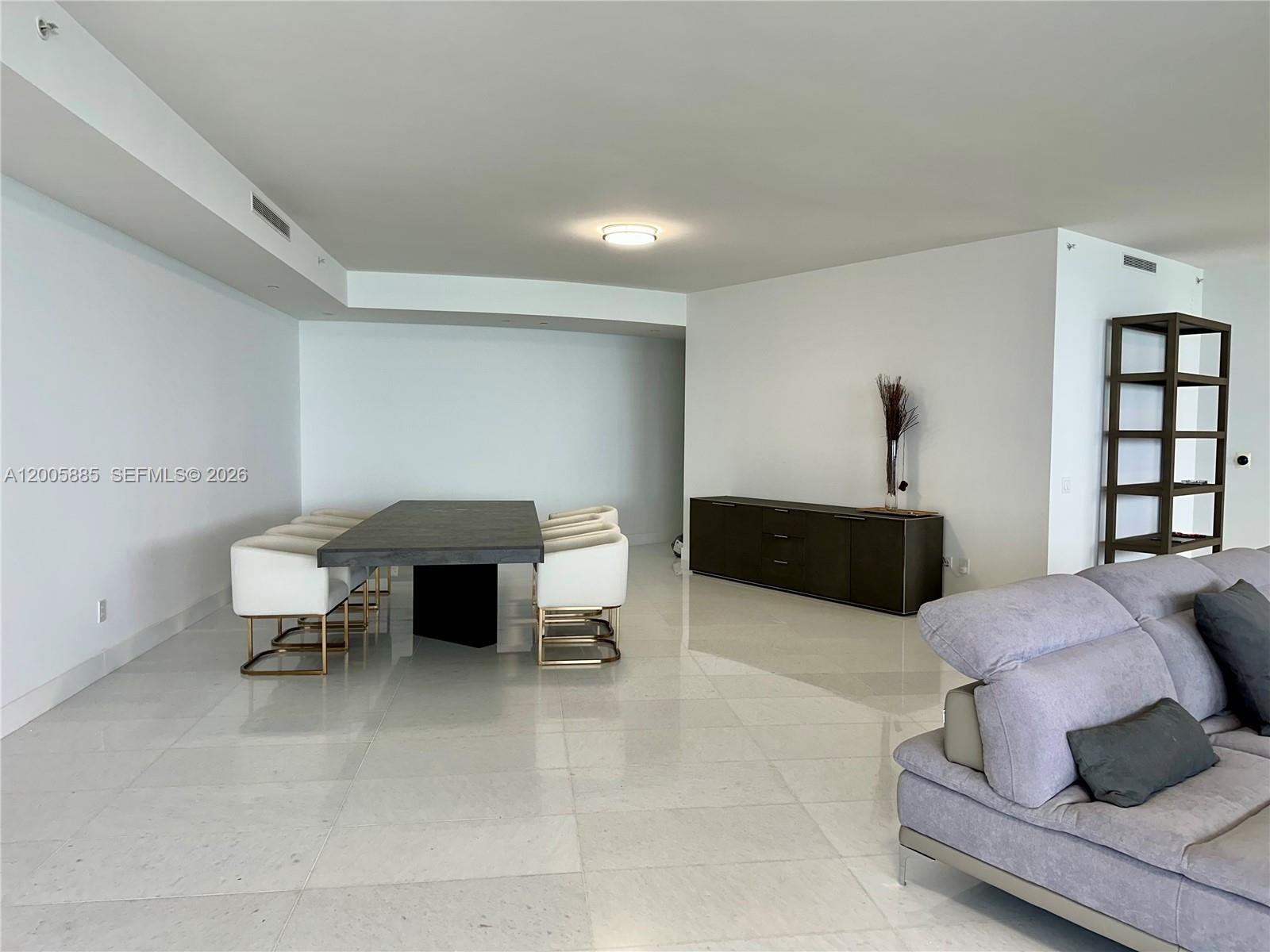 18555 COLLINS AVENUE COND - Residential