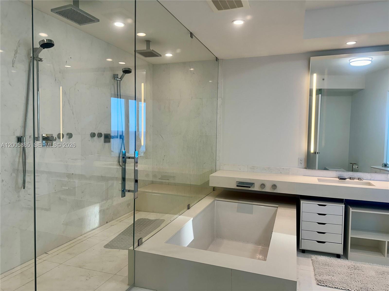 18555 COLLINS AVENUE COND - Residential