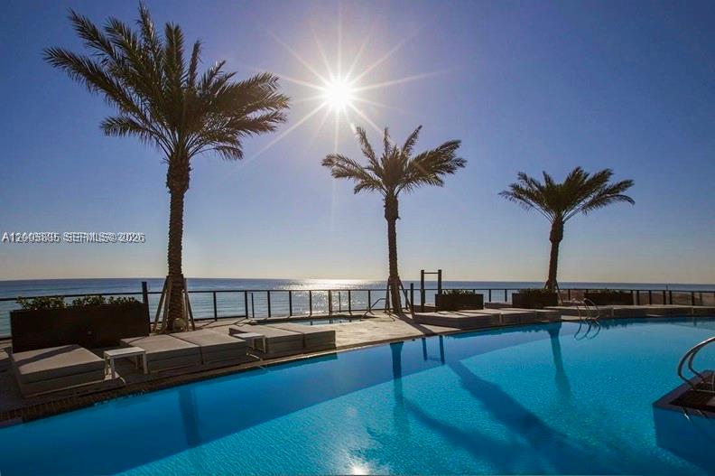 18555 COLLINS AVENUE COND - Residential