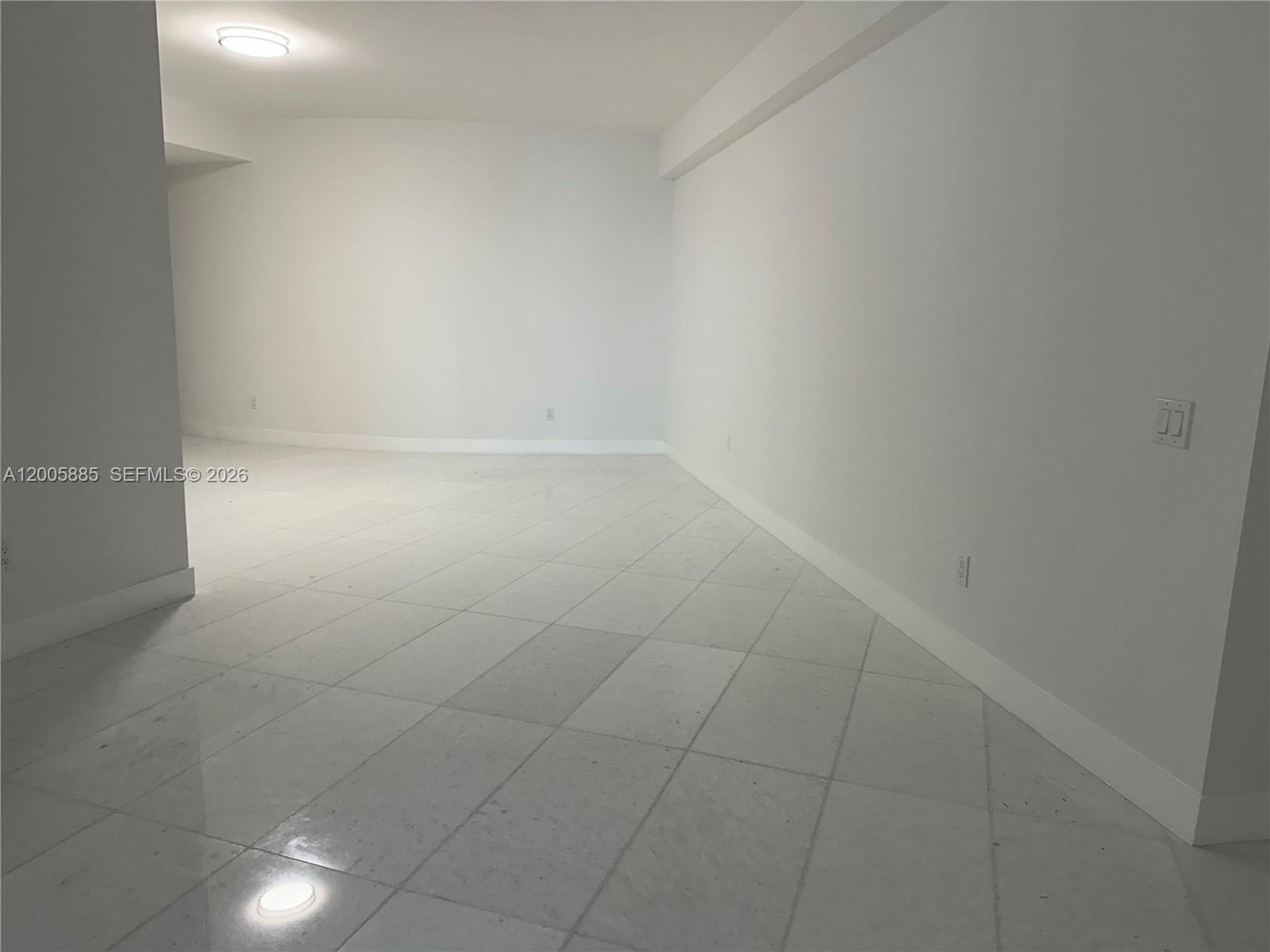 18555 COLLINS AVENUE COND - Residential