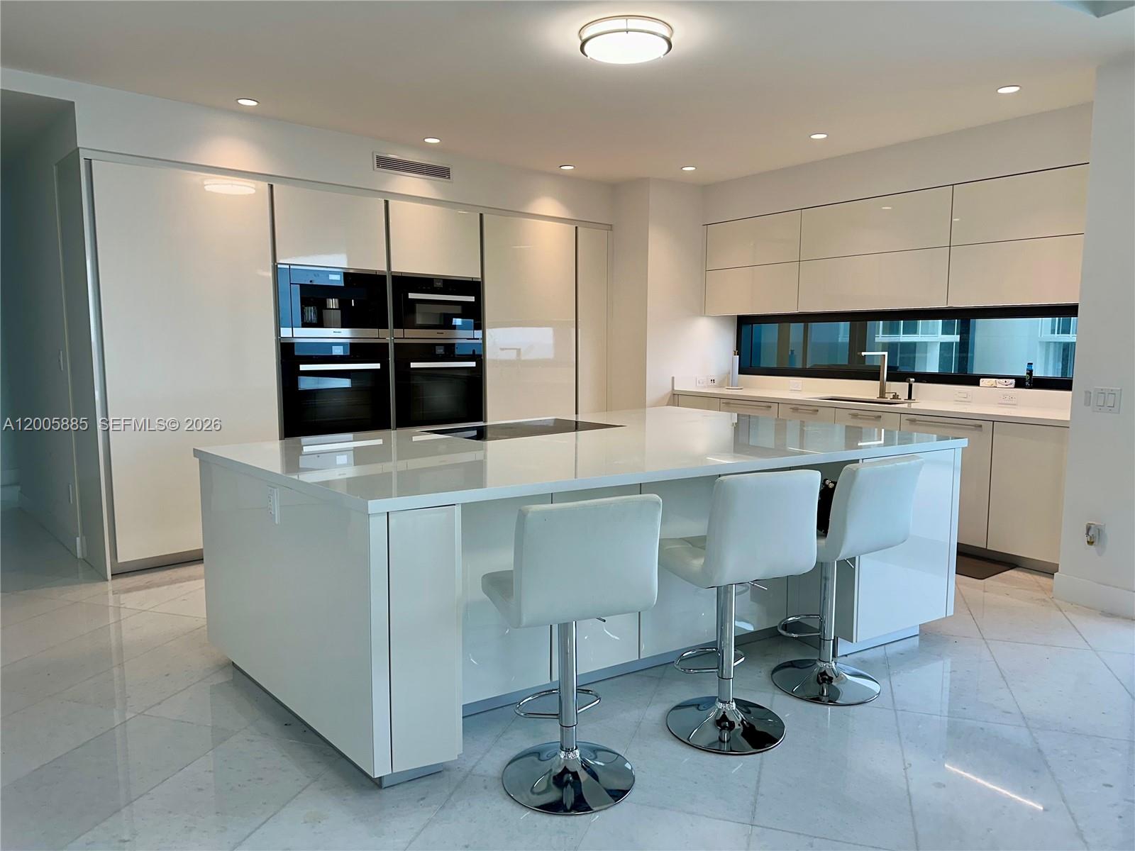 18555 COLLINS AVENUE COND - Residential