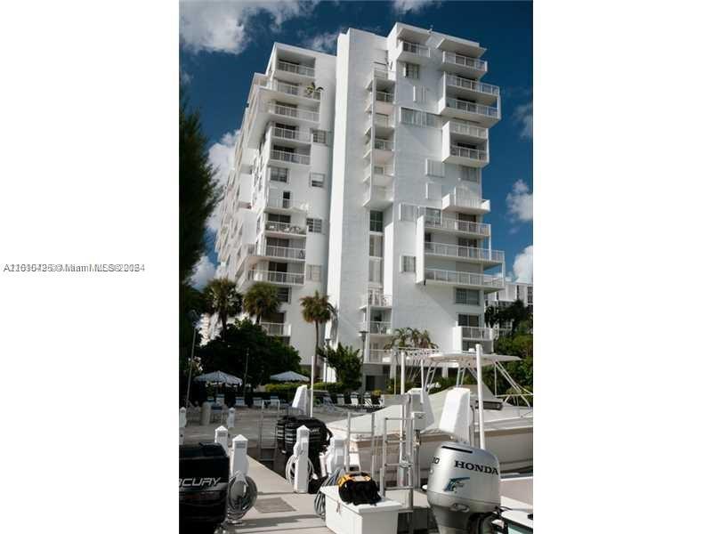 Waterfront building located half block of Brickell ave, few minutes away I-95 and Miami International Airport. This building is sitting on a large corner facing Biscayne Bay and the entrance of Key Biscayne.