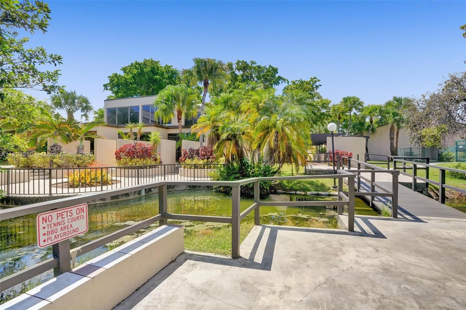 CYPRESS BEND CONDOMINIUM - Residential