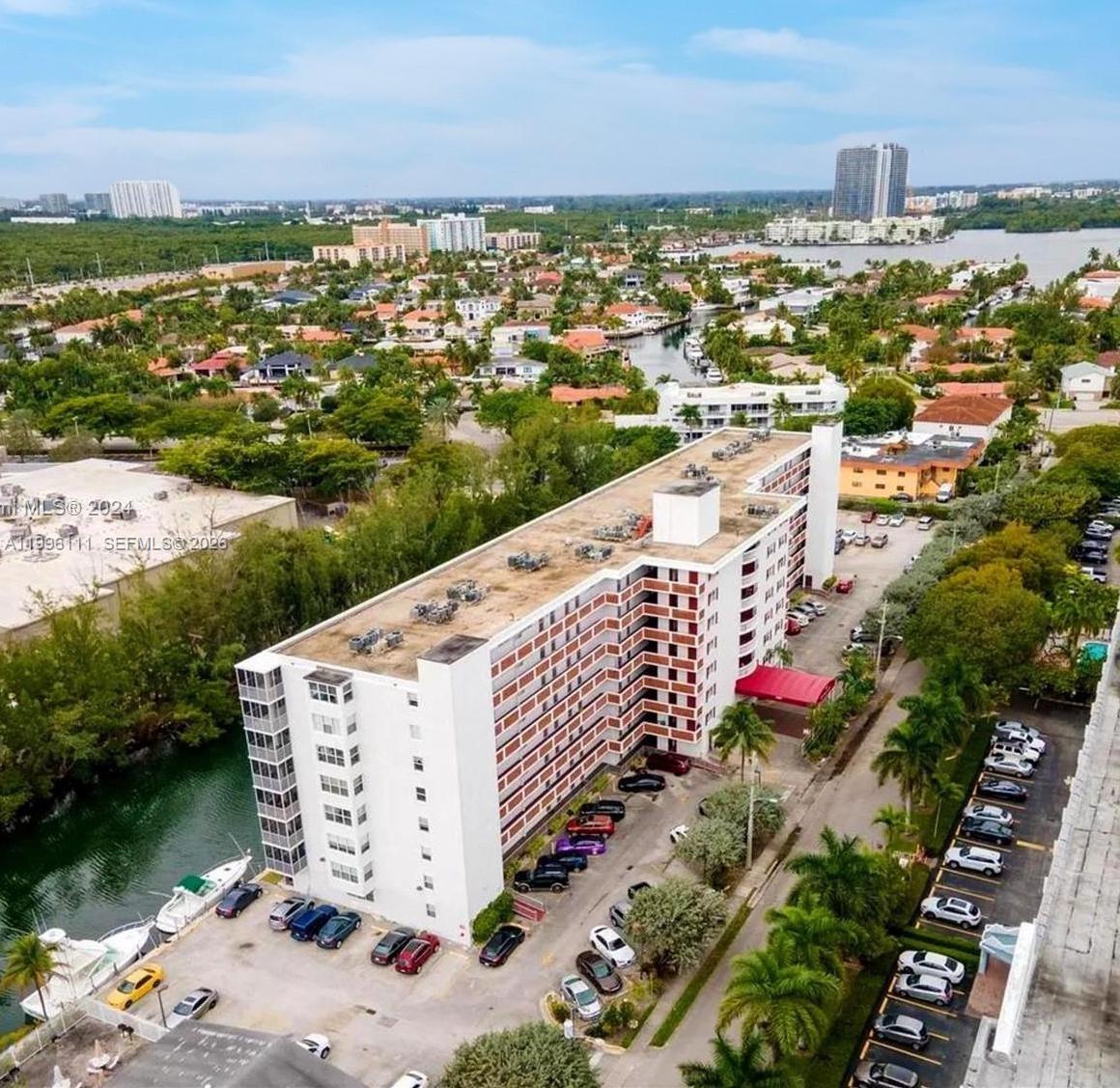 EASTERN SHORES WHITE HOUS - Residential