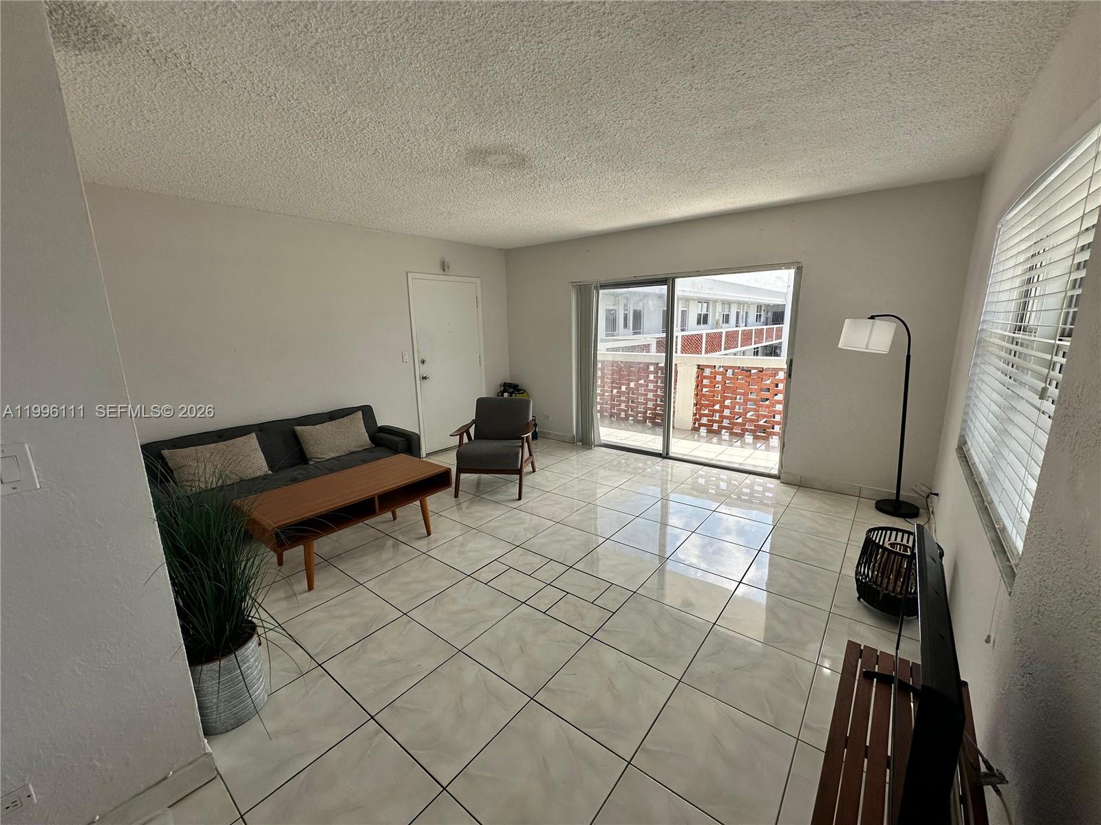 EASTERN SHORES WHITE HOUS - Residential