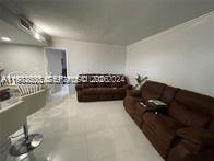 1/1 Condo, well kept and close to major expressways and shopping centers.

New AC and a very safe and quiet environment.