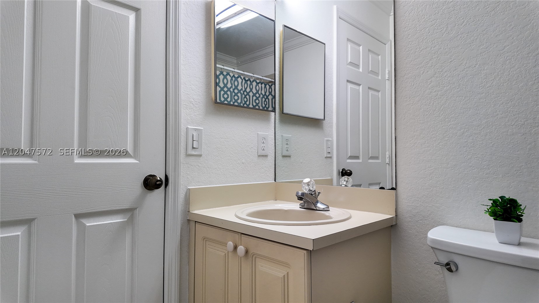 DIMENSIONS AT DORAL - Residential Lease