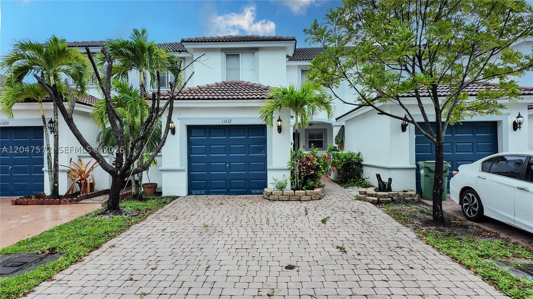 DIMENSIONS AT DORAL - Residential Lease