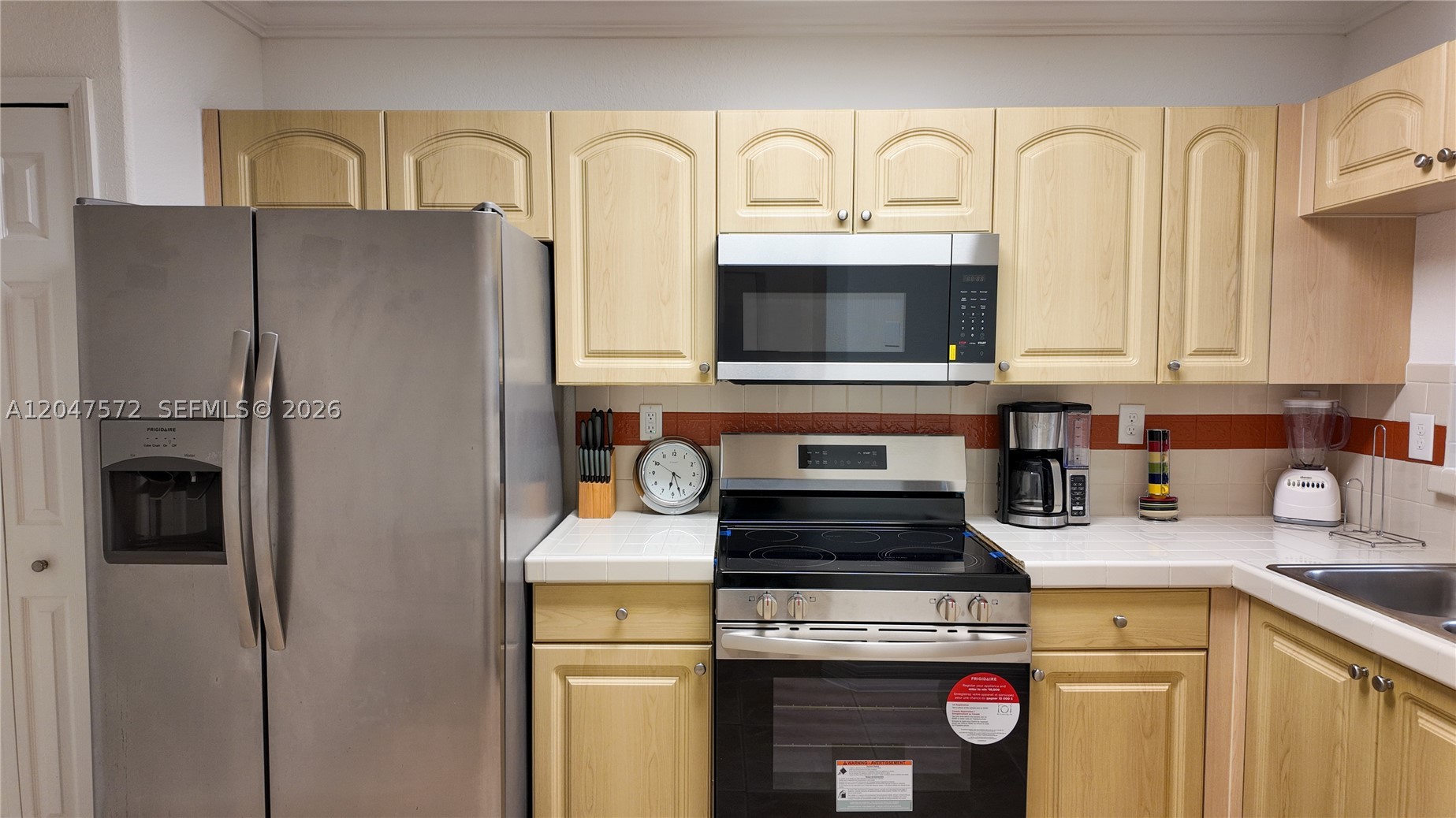 DIMENSIONS AT DORAL - Residential Lease
