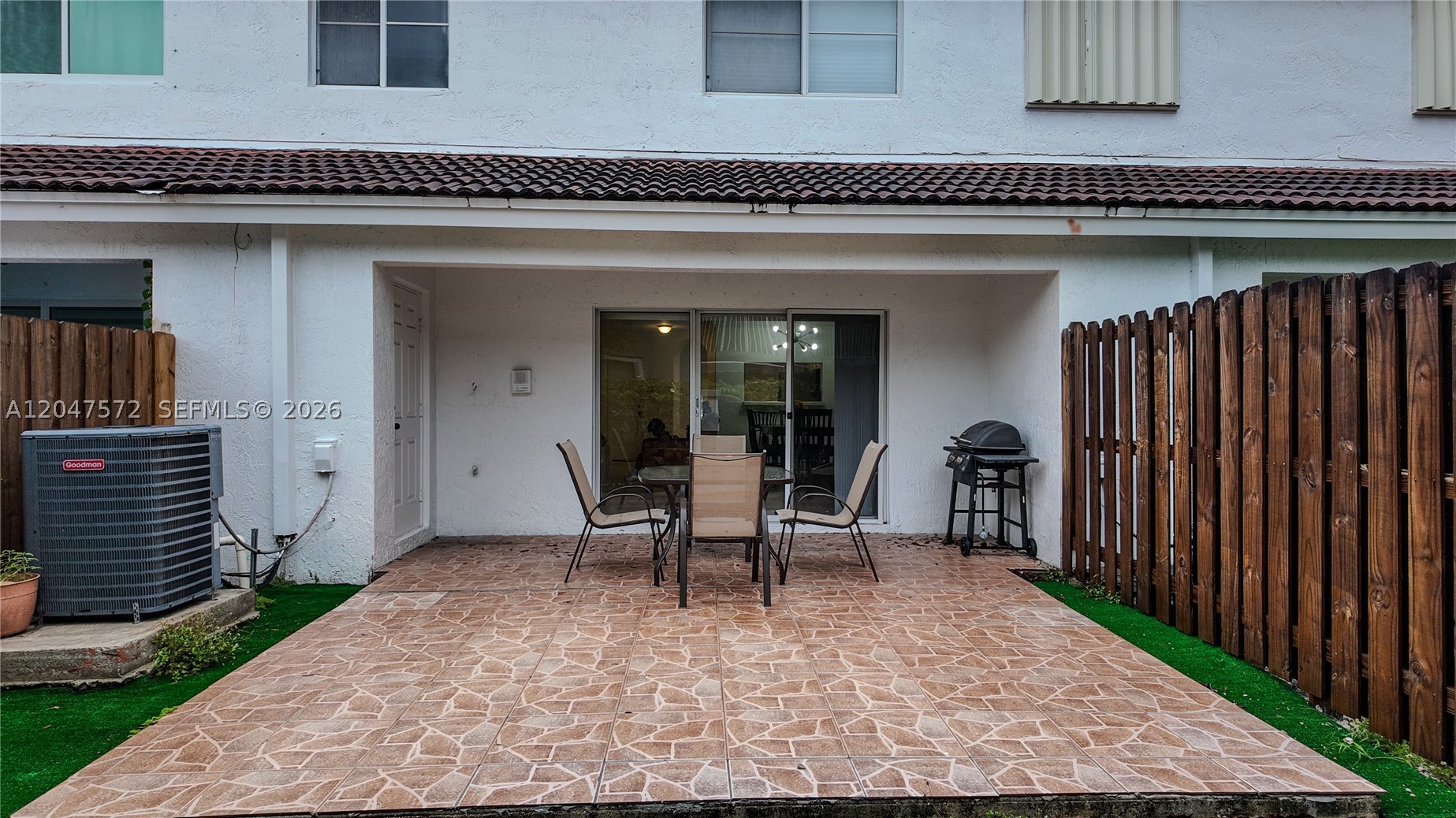 DIMENSIONS AT DORAL - Residential Lease