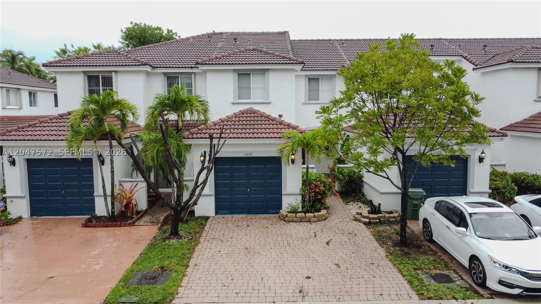 DIMENSIONS AT DORAL - Residential Lease