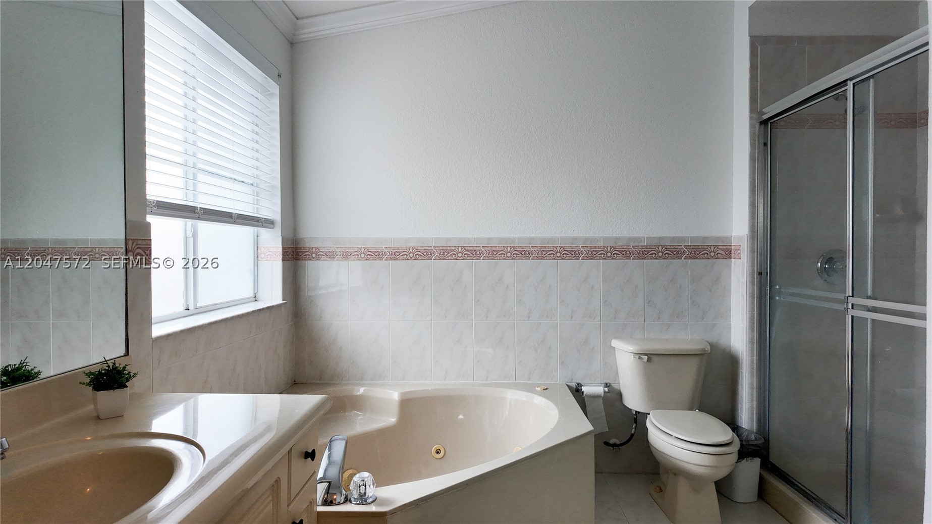 DIMENSIONS AT DORAL - Residential Lease